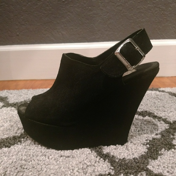 Steve Madden Shoes - Steve Madden black suede wedges 8